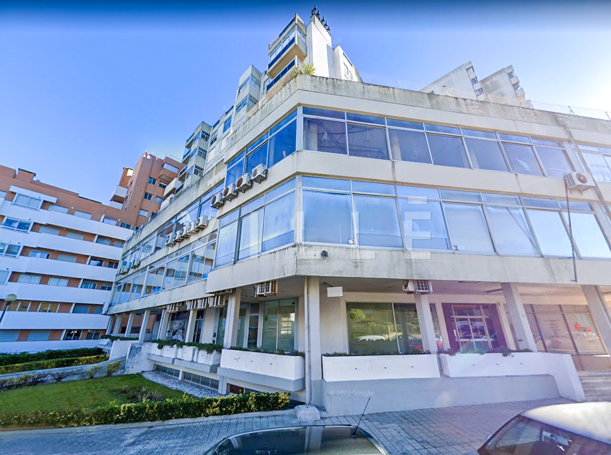 Loja com 65 m2 no Edifício Raione - Porto