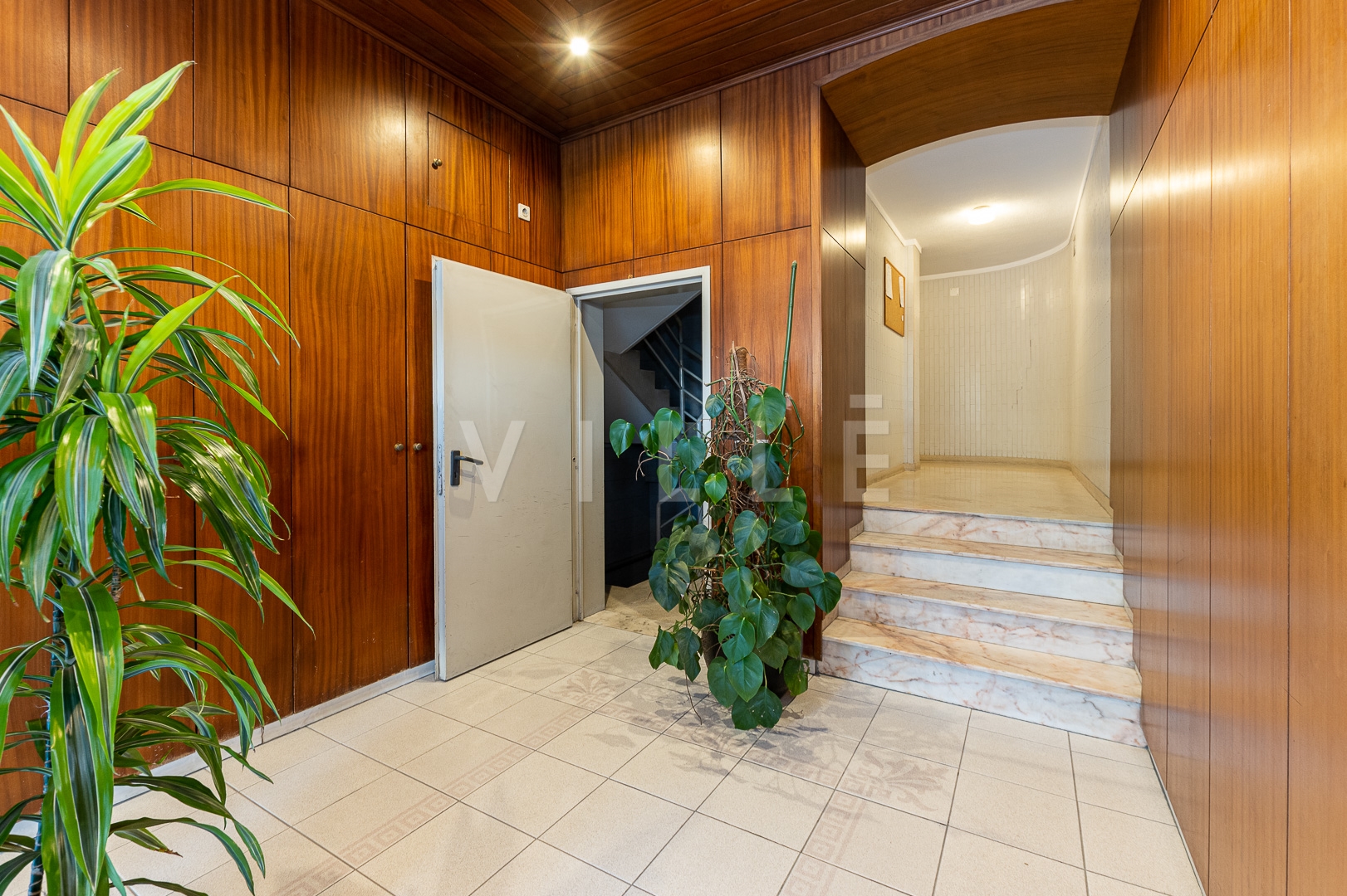 Apartamento T2 de 85m2 com terraço de 107m2 e garagem box no Centro de Vila Nova de Gaia.