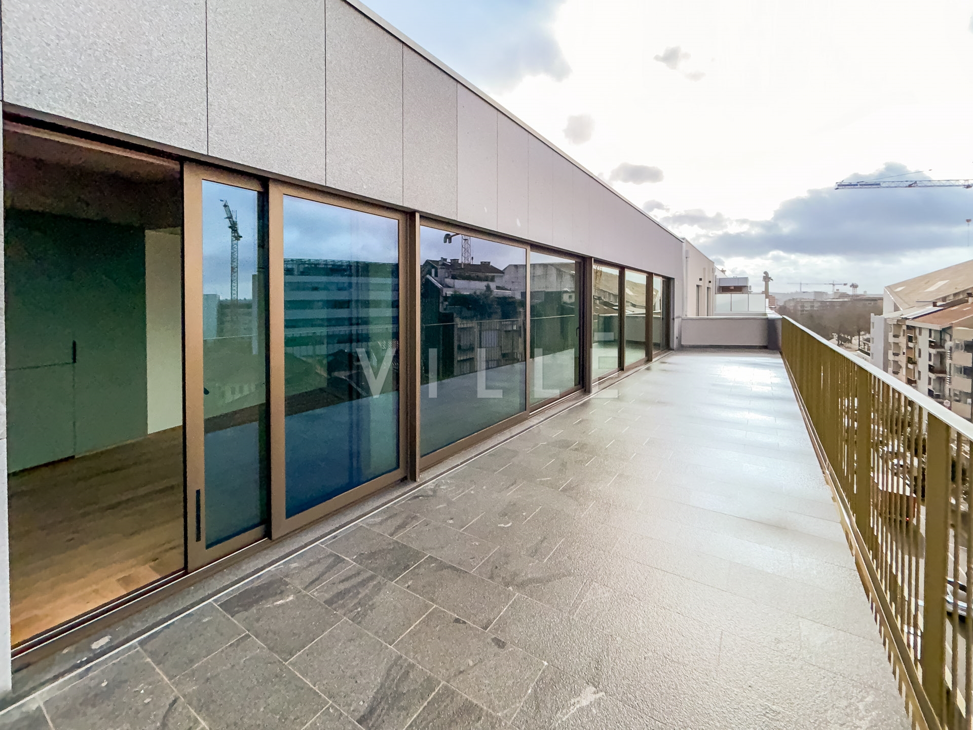 Apartamento T3 com Terraço à Venda na Rua 5 de Outubro, Porto